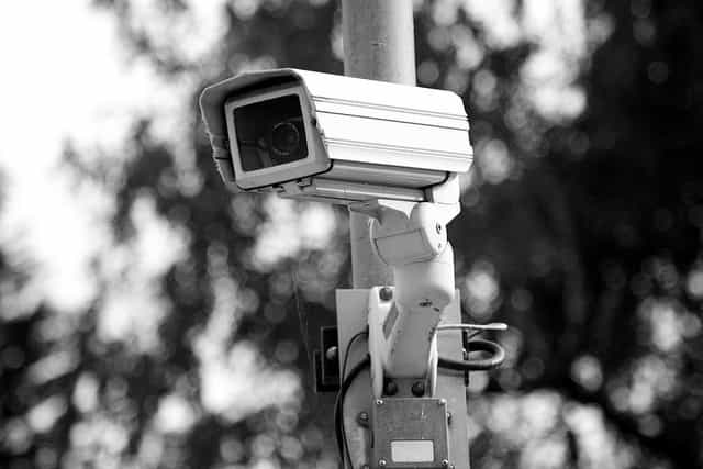 La Cnil définit la réglementation de la vidéosurveillance. Un conseil&nbsp;: lorsque vous vous trouvez dans un lieu sous vidéosurveillance, ne cherchez pas à vous soustraire au faisceau de la caméra au risque de passer pour quelqu'un ayant quelque chose à se reprocher ou à cacher. © Xjs Khaos, Flickr, cc by sa 2.0