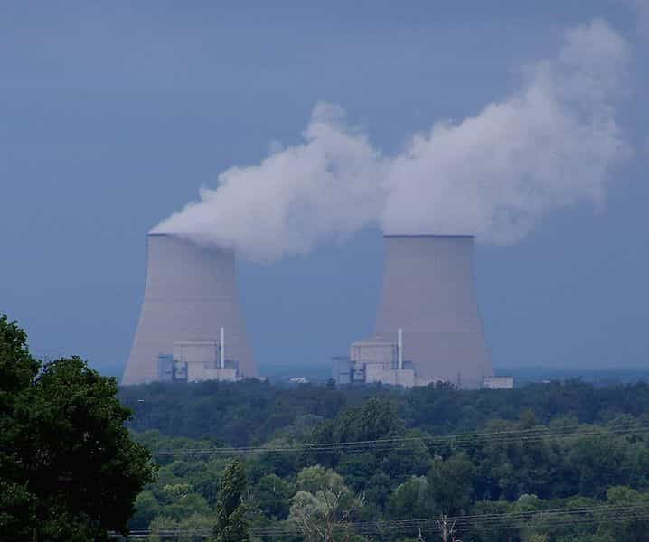 Les centrales nucléaires peuvent être un risque d'irradiation pour la population. © LeMorvandiau, Wikimedia, CC by-sa 3.0