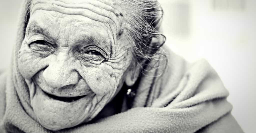 Vivre plus longtemps. Tout le monde y aspire. Surtout lorsque les années passent sans trop de heurts. © Free-Photos, Pixabay License