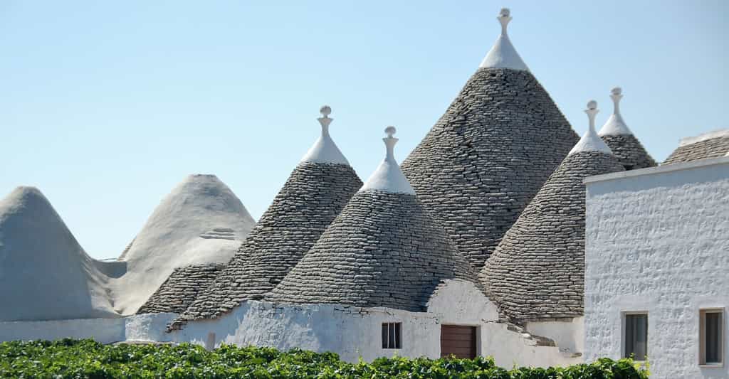 Vue sur les toitures coniques des maisons de Puglia, Italie. © Svb2016, Pixabay, Domaine Public