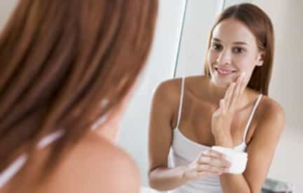 Des conseils pour chaque type de peau, pour avoir un joli teint en hiver. © Phovoir