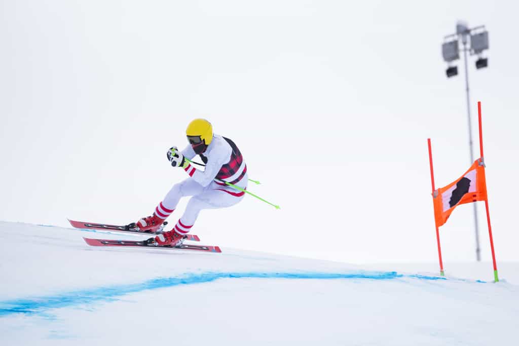 Sur des pentes extrêmes, les skieurs les plus rapides dépassent les 250 km/h. © Nikokvfrmoto, fotolia