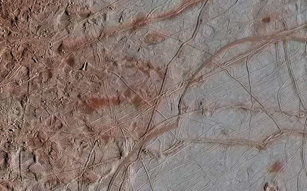 Zone transition entre des terrains chaotiques et plus lises à la surface d'Europe, lune glacée de Jupiter. © Nasa, JPL-Caltech, Seti Institute