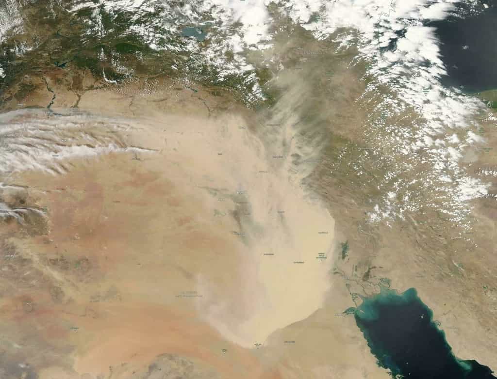 La tempête de sable du 16 mai dernier sur l'Irak vue par les satellites. © Nasa