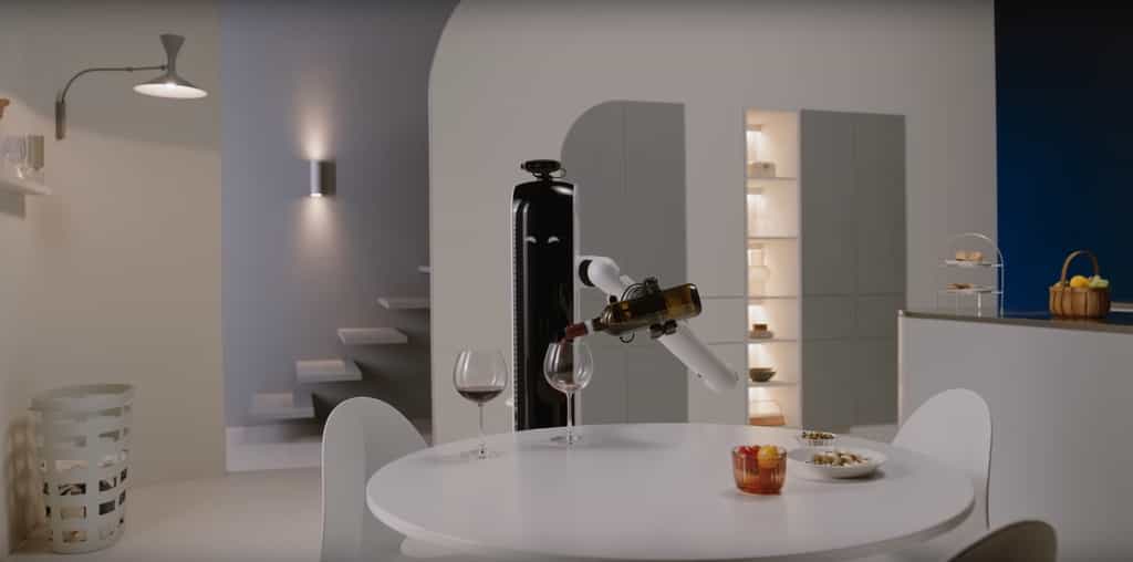 Le Samsung Bot Handy est doté d’un bras pour ranger, remplir le lave-vaisselle et même verser du vin. © Samsung