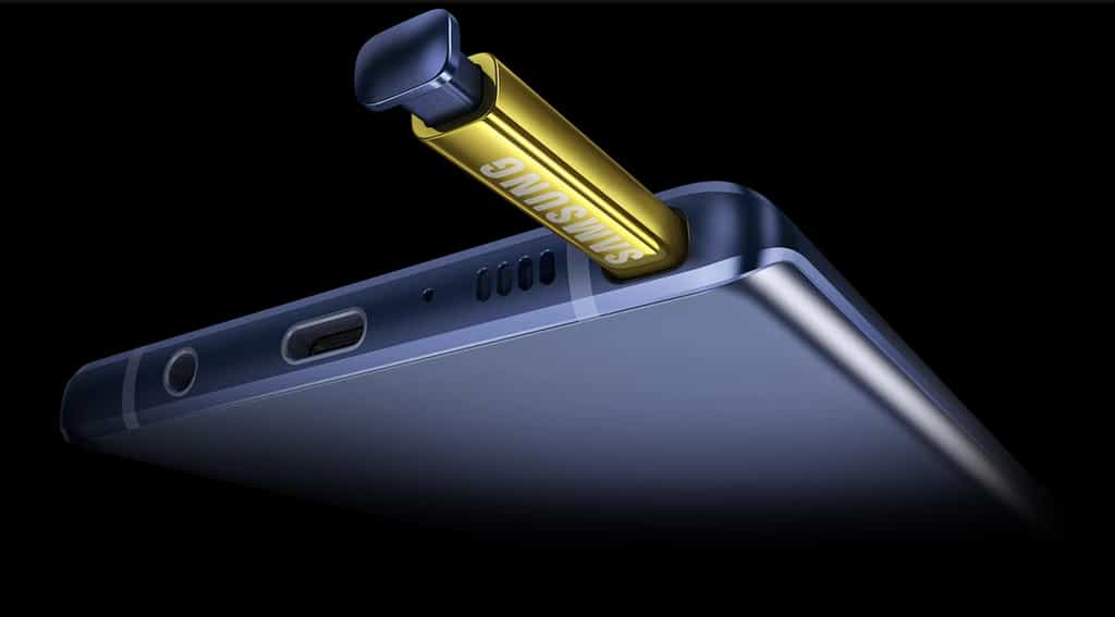 Placer une caméra dans le stylet du Galaxy Note permettrait d'étendre au maximum la surface d'affichage sur l'écran. © Samsung