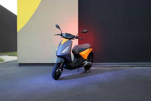 Le scooter électrique Piaggio 1 est décliné en six coloris. © Piaggio