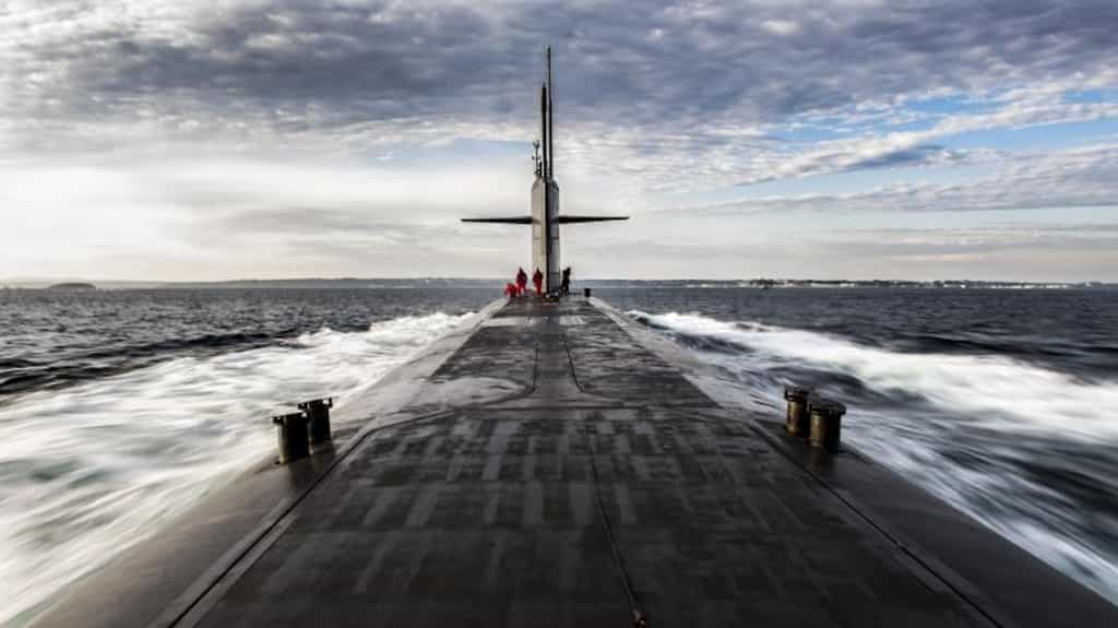 Un sous-marin nucléaire lanceur d’engins français au départ de sa mission en mer. © Marine nationale