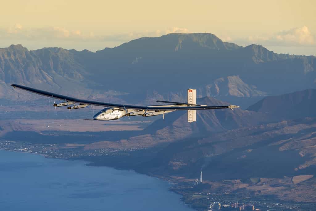 L'avion solaire SI2 en vol au-dessus d'Hawaï le 27 mars 2016, pour un vol d'essai. © Solar Impulse, Revillard