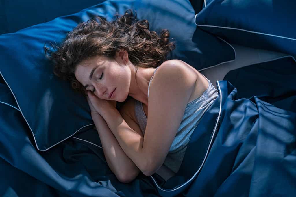 Les troubles du sommeil sont associés à une qualité de vie dégradée mais des solutions existent pour améliorer l'endormissement, puis le sommeil. © Rido, Adobe Stock