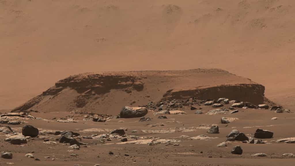 Des couches stratifiées sont clairement visibles sur des photos acquises par le rover Perseverance. © Nasa/JPL-Caltech/ASU/MSSS