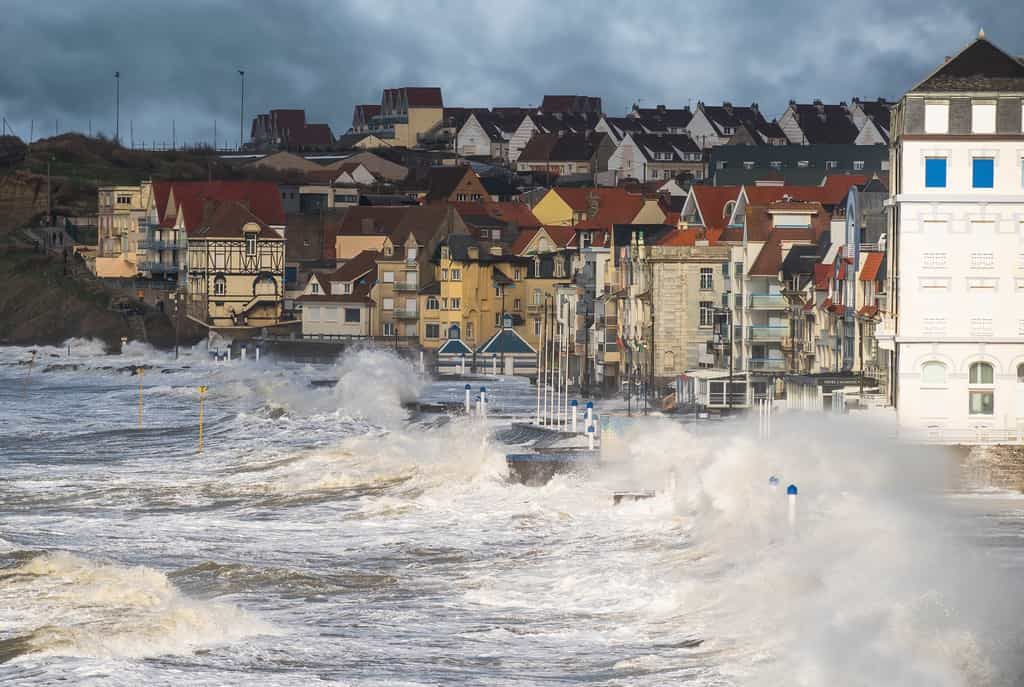 Le nord-ouest de la France est la zone la plus touchée par la hausse du niveau de la mer. © Image'in, Adobe Stock