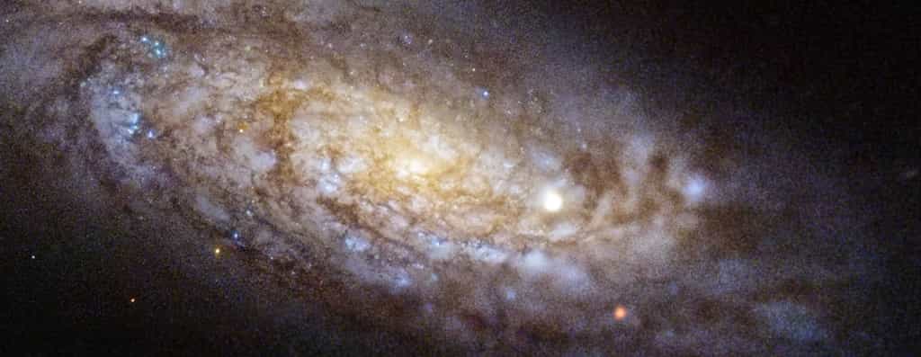 NGC 4567 et NGC 4568 (surnommé les Galaxies du papillon ou des Jumeaux siamois) sont un ensemble de galaxies spirales non barrées découvertes par William Herschel en 1784. Ils font partie de l’Amas de galaxies de la Vierge. SN 2020fqv, était visible dans NGC 4568. ©&nbsp; Nasa, ESA, Ryan Foley (UC Santa Cruz), Joseph DePasquale (STScI)