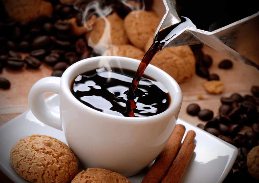 Boire du café pourrait limiter l’inflammation qui arrive naturellement avec l’âge. © al62, Fotolia