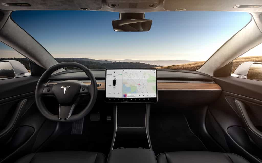 Outre les panneaux de vitesse, les Tesla bénéficiant de cette mise à jour pourront également détecter le passage des feux au vert. © Tesla
