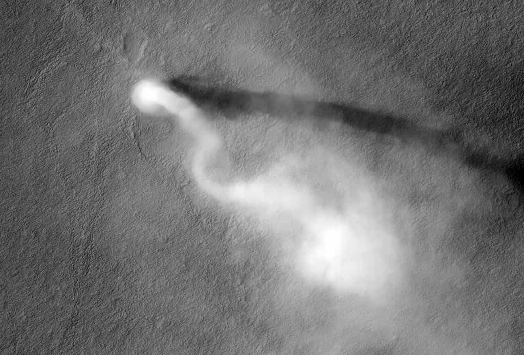 Un diable de poussière vu du ciel martien grâce à la caméra Hirise de l'orbiteur MRO. © Nasa, JPL-Caltech, University of Arizona