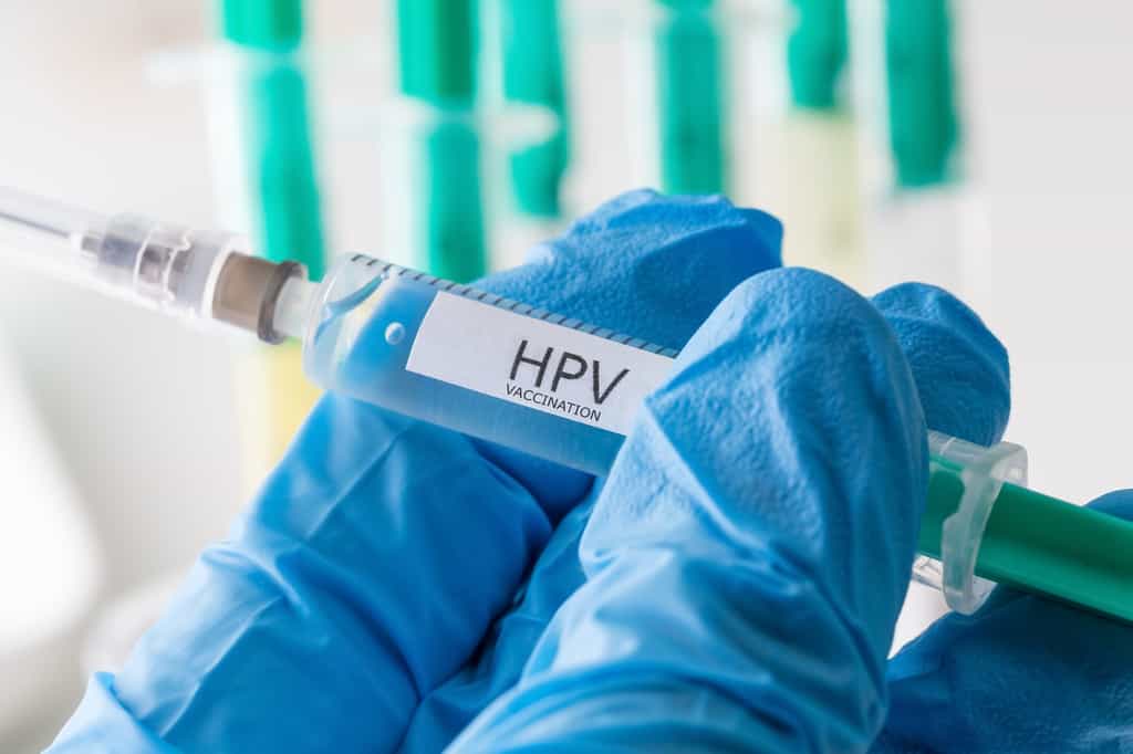 Un vaccin anti-HPV est proposé aux adolescentes, afin de limiter les infections par les papillomavirus associés au cancer du col de l’utérus. © Tobias Arhelger, Fotolia