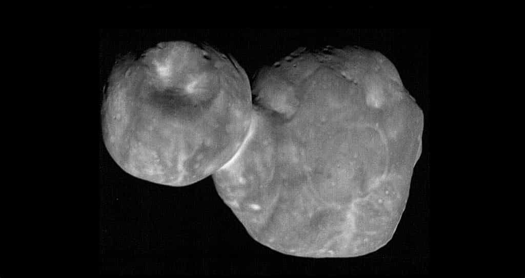 Une des photos les plus détaillée de l'astéroïde Arrokoth. © Nasa, JHAUPL, SwRI