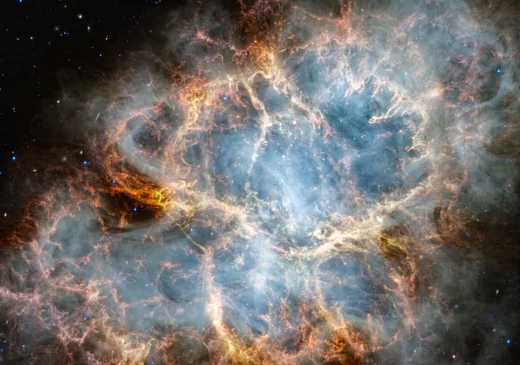 Une image de la nébuleuse du Crabe vue par le James-Webb. On voit une structure en forme d'anneau au centre et au cœur de cet anneau se trouve une étoile brillante, c'est l'étoile à neutrons, le pulsar de la nébuleuse du Crabe. © Nasa, ESA, CSA, STScI, T. Temim (Princeton University)