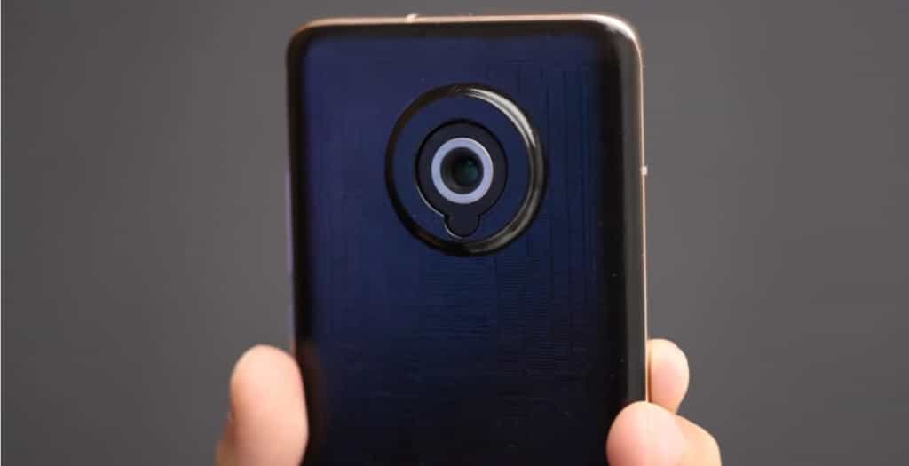 Ce module photo sort du mobile pour disposer d’un véritable téléobjectif et le fait ressembler à un authentique appareil photo compact. © Xiaomi