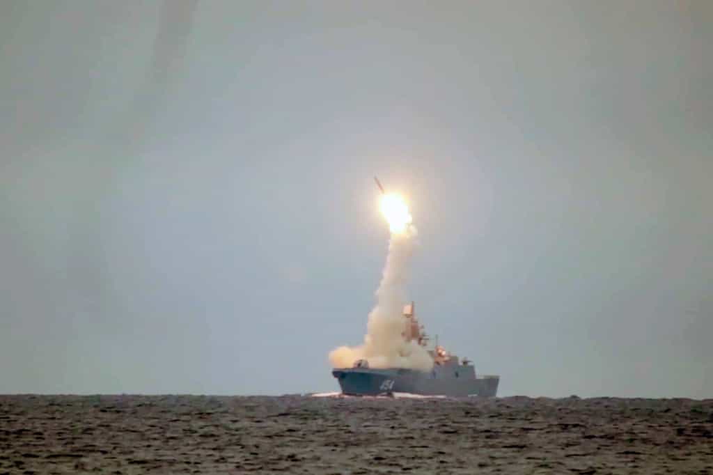 Le missile Zircon a été tiré à partir de la frégate Amiral Gorchkov en mer Blanche. © Tass