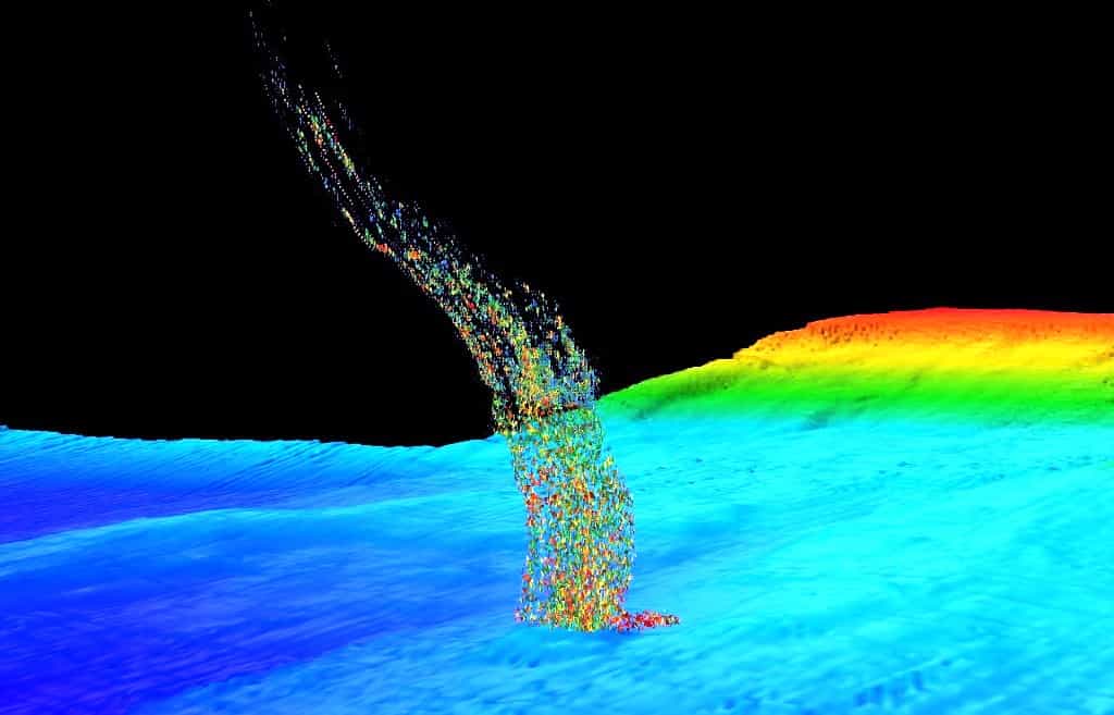 Cette image issue d'un sonar montre des bulles de méthane s'échappant du fond marin au large de la côte de l'État du Washington aux États-Unis. La base de la colonne est à 515 m de profondeur et son sommet à 180 m. © Brendan Philip / UW