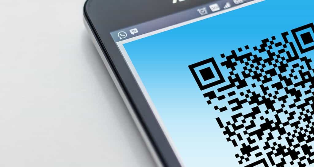 Un smartphone va permettre de créer un QR Code et d'afficher son attestation de dérogation de sortie en période de confinement. © Gerd Altmann, Pixabay