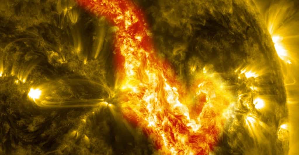 La reconnexion magnétique est responsable, entre autres, du déclenchement des éruptions solaires. © skeeze, Pixabay, DP