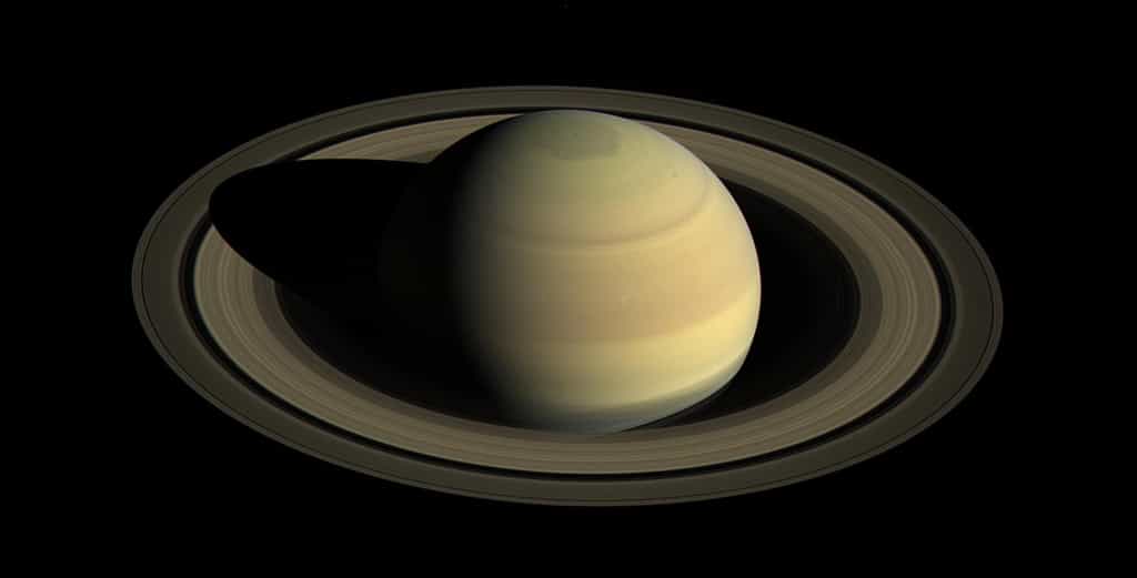 Saturne vue par la sonde Cassini en 2004. © Nasa, JPL-Caltech, Space Science Institute