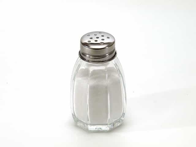 Le sel de table, ou chlorure de sodium, est l’un des composés les plus célèbres du sodium. À consommer avec modération... © Dubravko Soric, Flickr, CC by 2.0