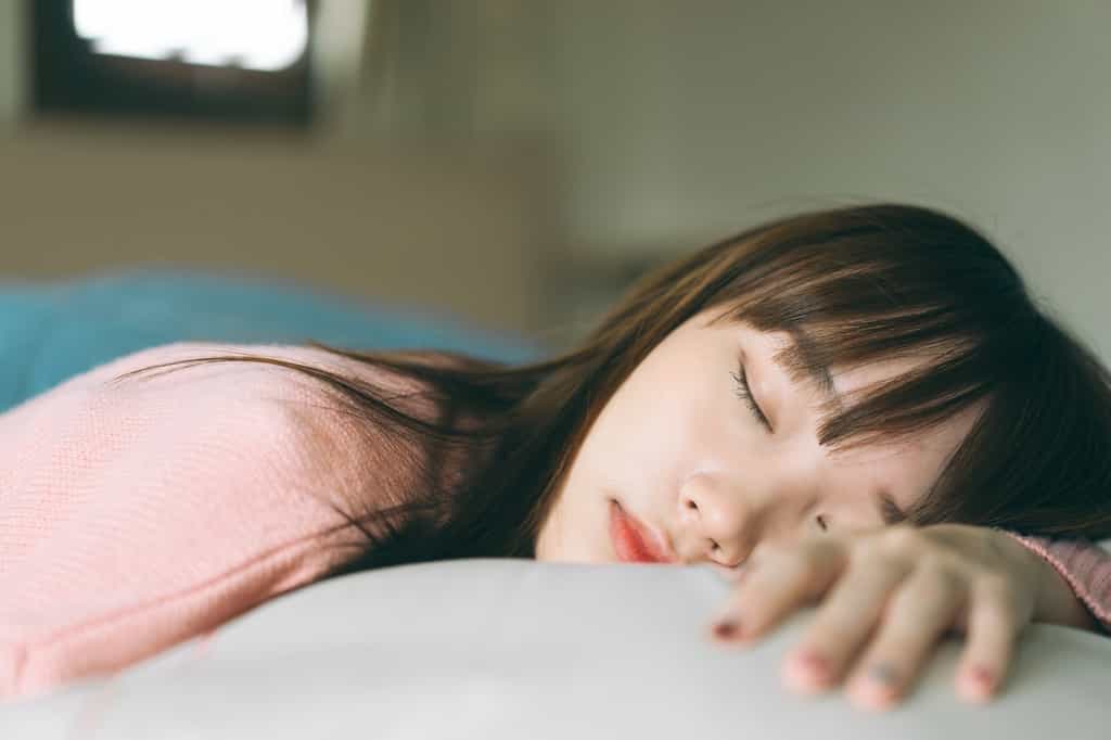 Si les siestes de moins d'une heure semblent peu efficaces, ce n'est peut-être pas le cas des siestes plus longues. © dodotone, Adobe Stock