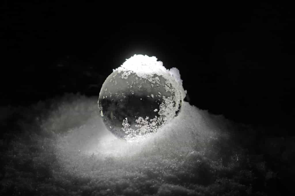 Il y a environ 700 millions d'années, la Terre serait devenue par deux fois une gigantesque boule de glace. © TwilightArtPictures, Adobe Stock