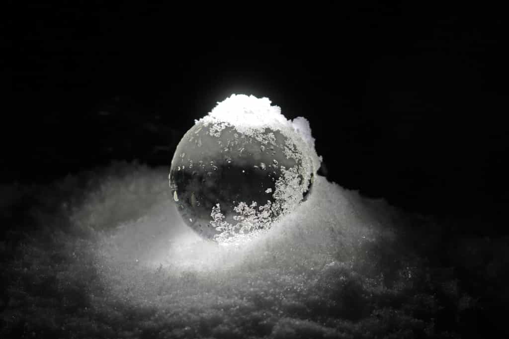 Selon l'hypothèse de la Terre boule de glace, notre Planète aurait été presque entièrement glacée à trois reprises. © TwilightArtPictures, Adobe Stock