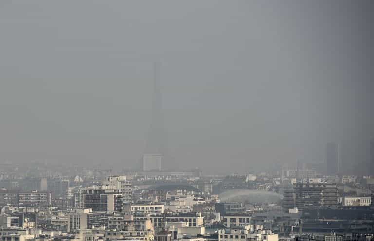 Paris et la région Ile-de-France font partie des « zones à risque » pour la Commission européenne. Celle-ci a engagé un contentieux pour contraindre le pays à appliquer des mesures afin de limiter la pollution. © AFP Photo, Franck Fife