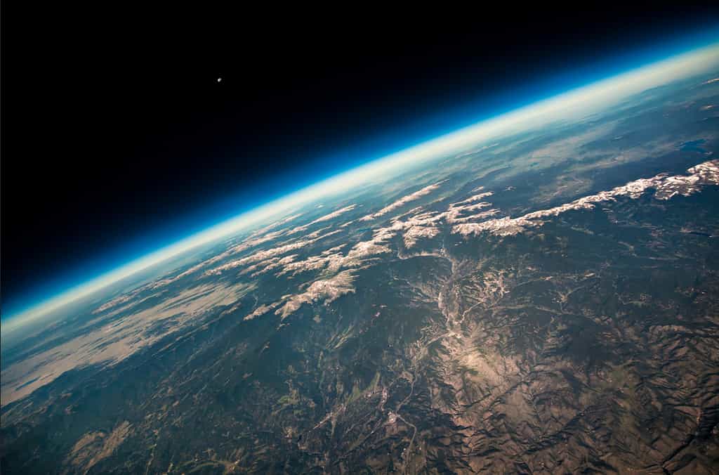 La Terre et la Lune vues d'un ballon