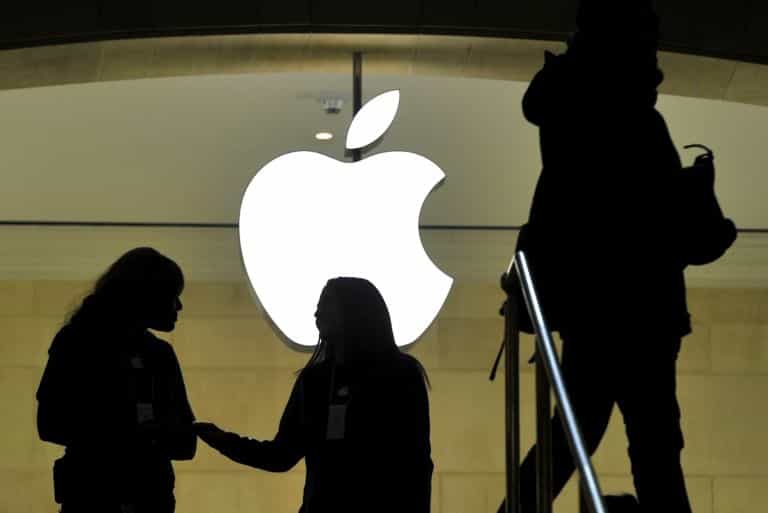 Selon le Wall Street Journal, Apple chercherait à concevoir une voiture électrique « classique ». La sortie serait prévue en 2019. Pour atteindre cet objectif, la firme pourrait s'associer à un fabricant automobile traditionnel. © AFP Photo, Timothy A. Clary
