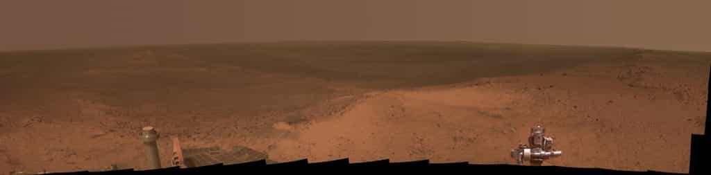 La caméra Pancam d’Opportunity a réalisé ce panorama de 245 ° sur le cratère Endeavour (22 km de diamètre), le 6 janvier 2015 lors de son 3.894e jour de présence sur Mars (Sol 3.894). © Nasa, JPL-Caltech, Cornell University, Arizona State University