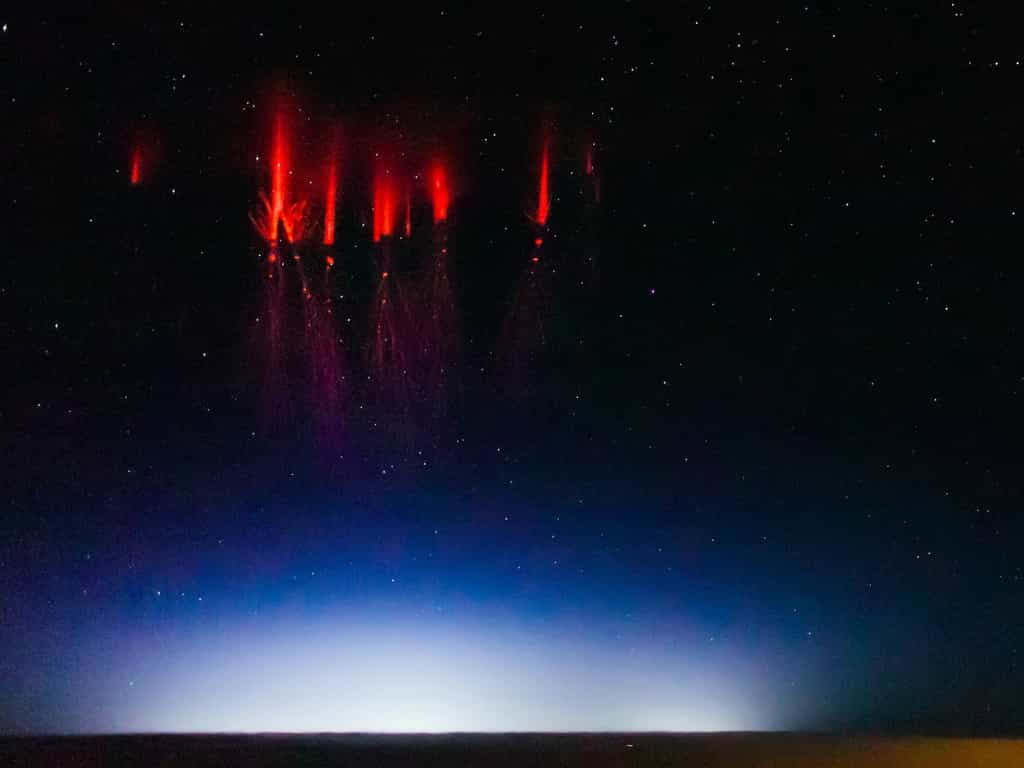 Sylphes, ou farfadets rouges (sprites en anglais), photographiés depuis un avion en 2013. © Jason Major, Flick’r, CC BY-NC-SA 2.0