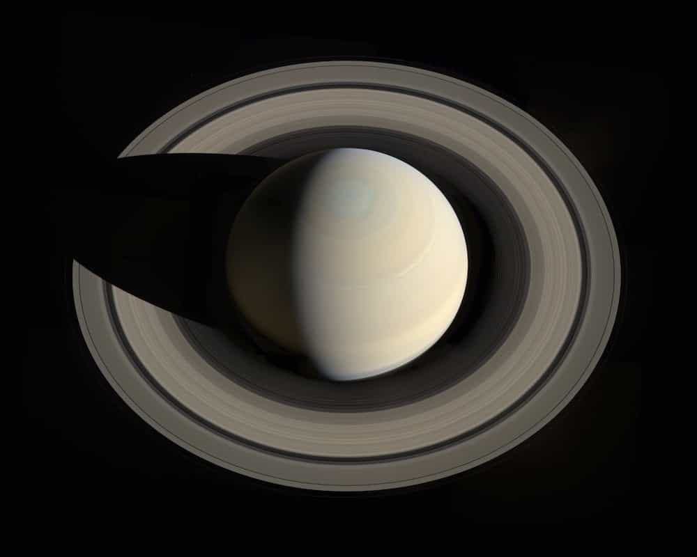 Au-dessus de Saturne