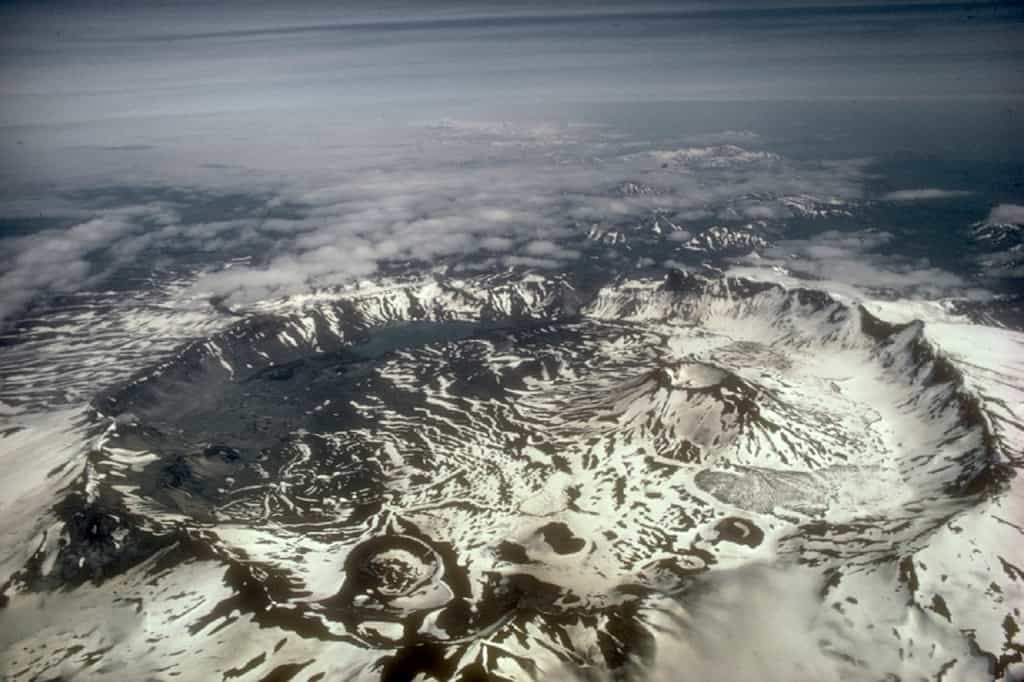 Caldeira du volcan Aniakchak en Alaska. © M. Williams, National Park Service, Wikimedia Commons, domaine public