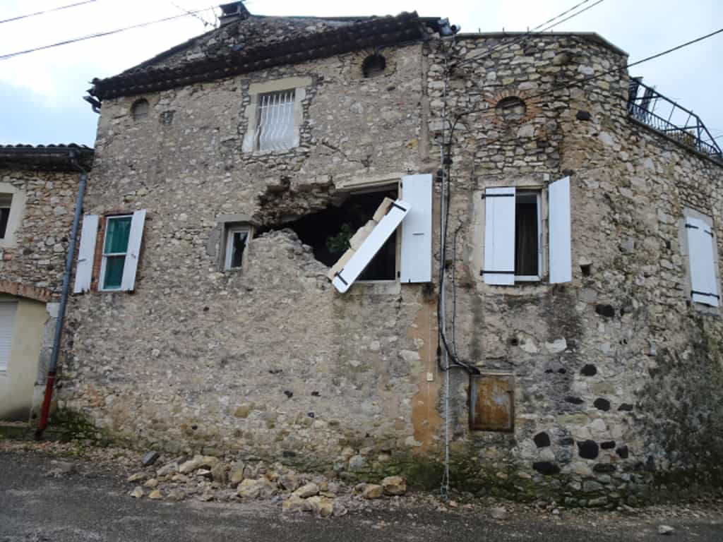 La France métropolitaine est soumise à un risque sismique modéré, mais qui peut tout de même occasionner des dégâts, comme ici lors du séisme du Teil en 2019. © Marc Schaming, EOST, Résif, CC BY 4.0