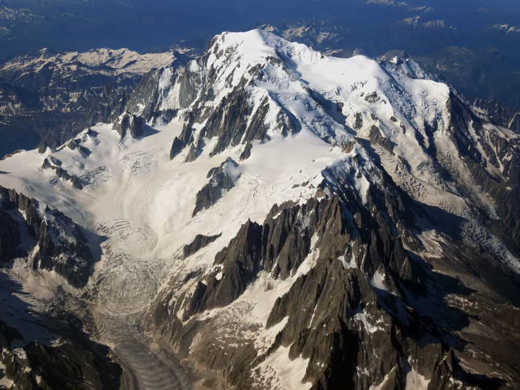 Le mont Blanc fait partie des massifs cristallins externes, les plus hauts sommets des Alpes résultant de la collision entre les plaques européenne et adriatique. © Tofig Rashidov, imaggeo.egu.eu