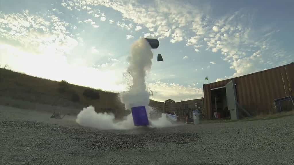 Une improbable fusée poubelle propulsée par azote liquide