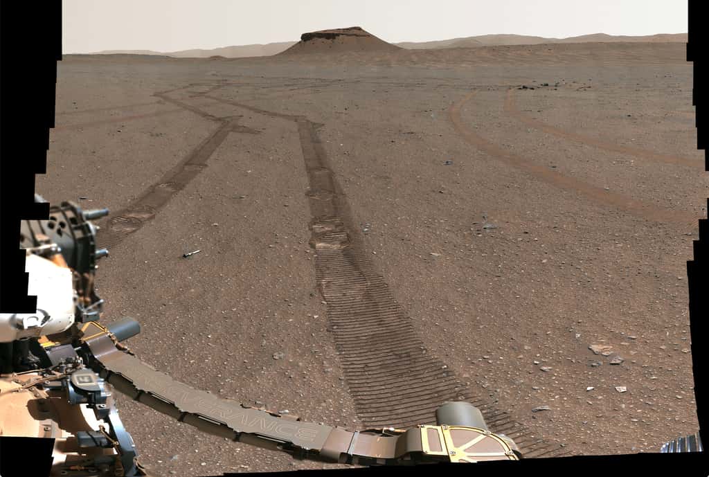 Le dépôt d'échantillons récemment achevé imagé à l'aide de la caméra Mastcam-Z le 31 janvier 2023, le 693<sup>e</sup> jour martien de la mission. Le panorama est constitué de 368 images. © Nasa, JPL-Caltech, MSSS