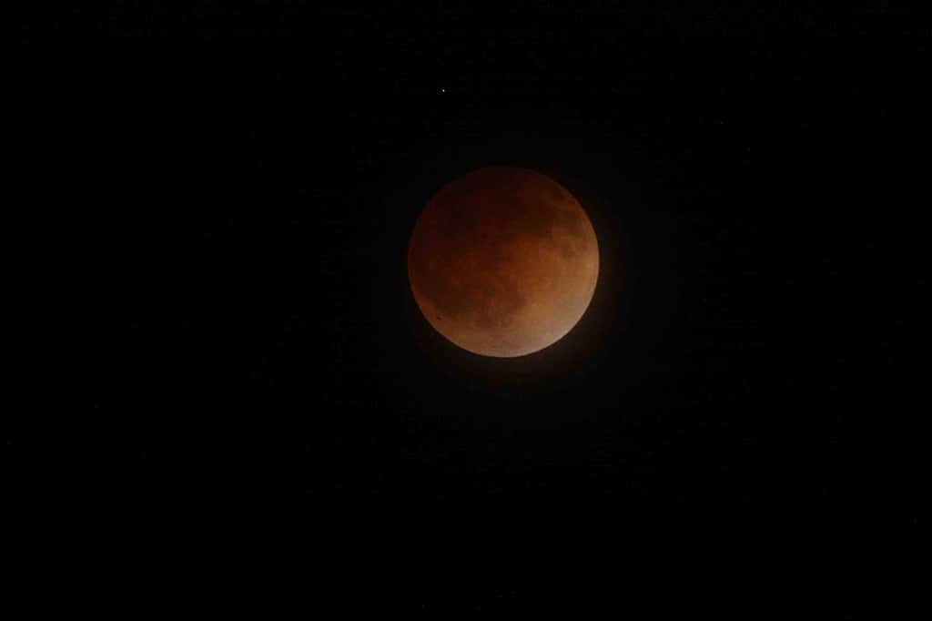 Éclipse totale de Lune, photographiée le 15 avril 2014 depuis San José en Californie. © <em>Nasa Ames Research Center</em>, Brian Day
