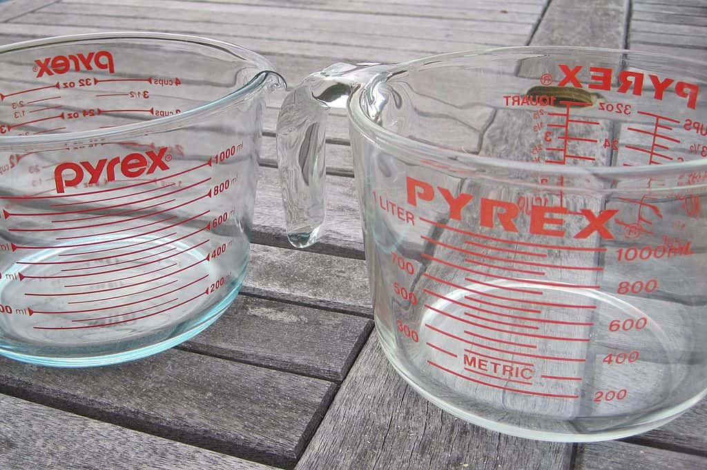  Le Pyrex est un célèbre verre borosilicaté résistant à la chaleur. © Picofluidicist, Wikimedia Commons, DP