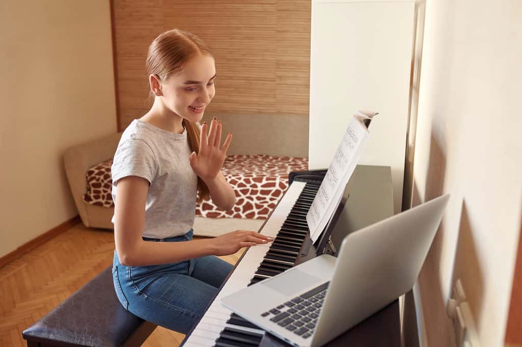  Les claviers numériques proposent de multiples fonctions pour simplifier l'utilisation du piano. © Admiral, Adobe Stock