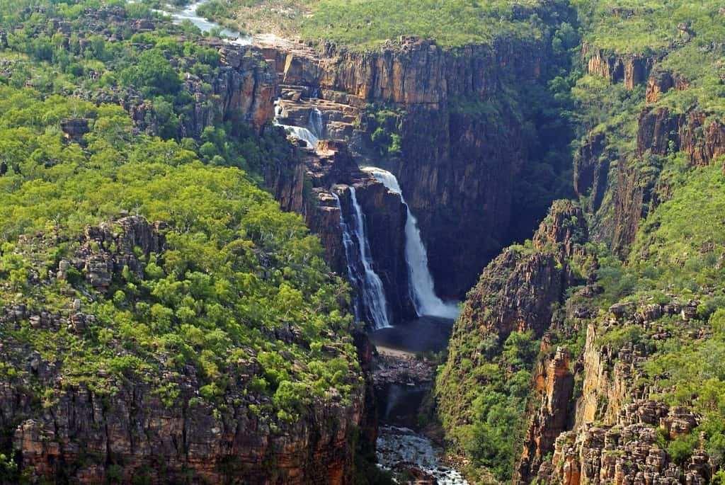 Deux cascades dans le parc national de Kakadu, dans le Territoire du Nord, en Australie. Le plus grand parc du pays offre aussi de somptueux paysages côtiers. © tseyin, Flickr, CC by-nc 2.0 
