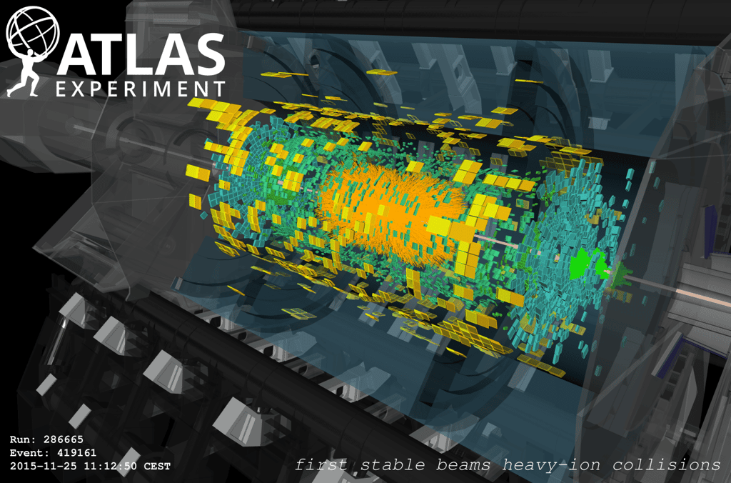 Une des premières collisions d'ions lourds avec des faisceaux stables, enregistrée par Atlas en novembre 2015. Les trajectoires reconstruites des particules dans le cœur du détecteur sont en orange. Les barres vertes et jaunes indiquent des mesures de dépôts d'énergie. © Cern 