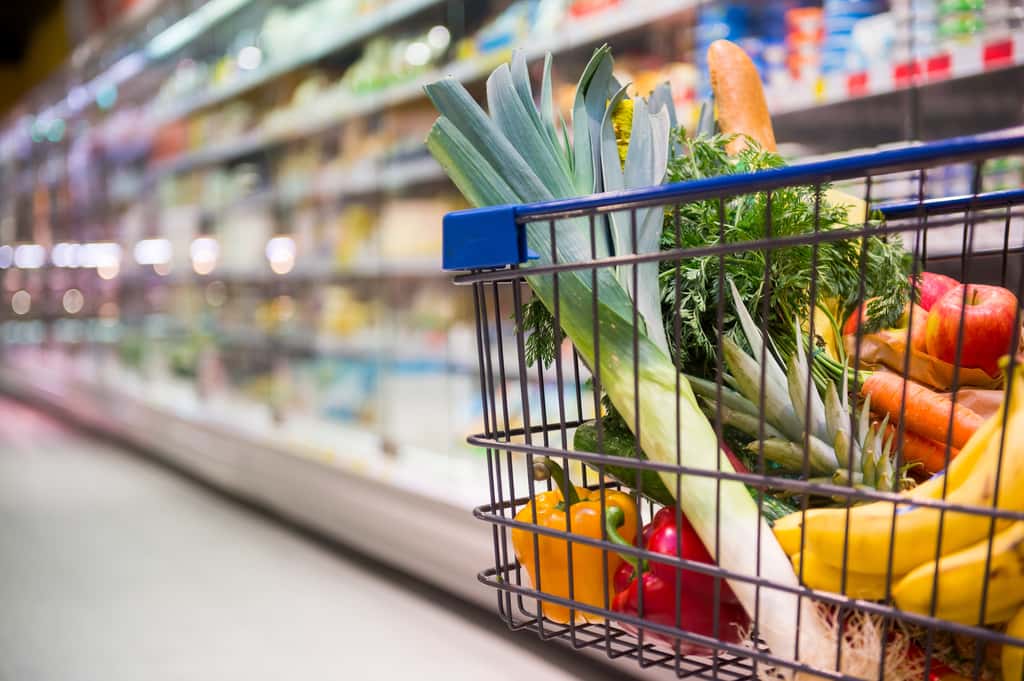 Au supermarché, misez plutôt sur l'achat de produits frais. © benjaminnolte, Adobe Stock